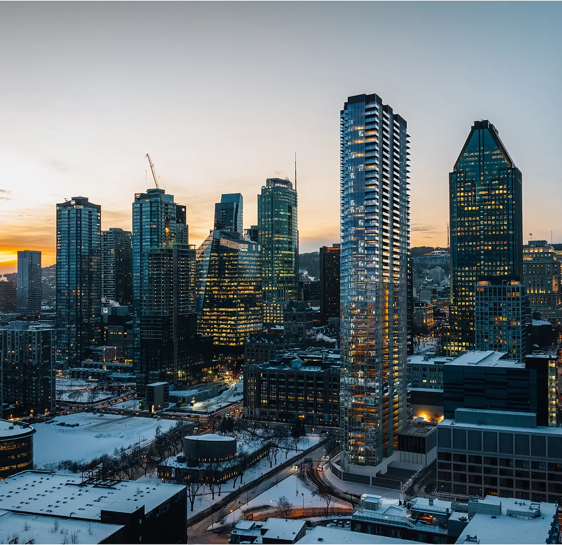 Vue au couché du soleil du Centre-Ville de Montréal en hiver